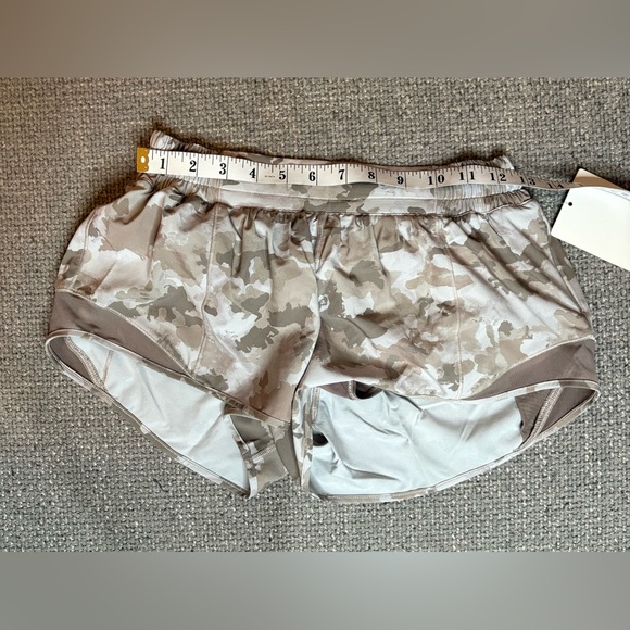 Lululemon Hotty Hot Short 2.5” Camo Print – Size 6 - Picture 8 of 15